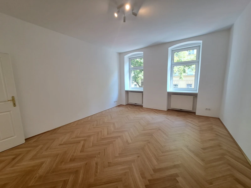 5 Zimmer-Altbauwohnung mit Balkon-Option im beliebten Stuwerviertel!