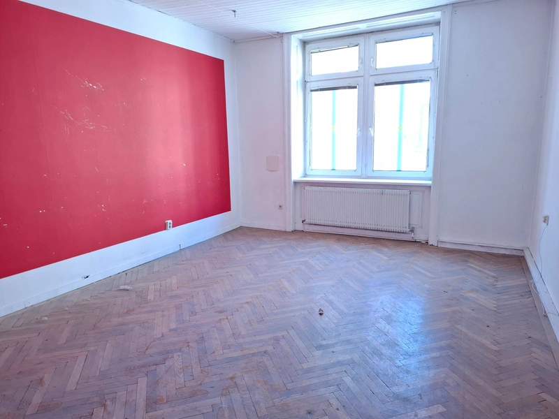Altbaucharme trifft moderne Sanierung – Wohnen in Landstraße