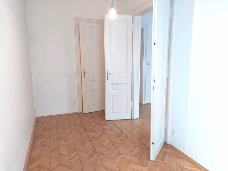 Klassischer Wiener Altbau mit Charakter – Stilvolles Wohnen im 9. Bezirk