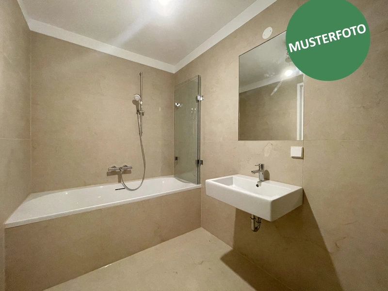 Moderne Dachgeschoss-Maisonette mit Charme und Aussicht