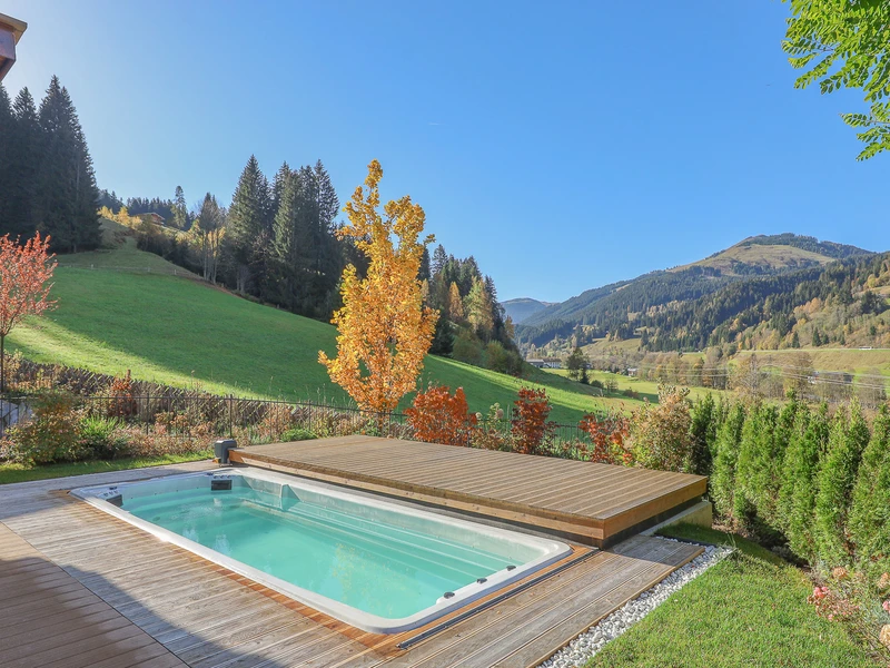 Luxus-Gartenwohnung mit Pool in absoluter Toplage