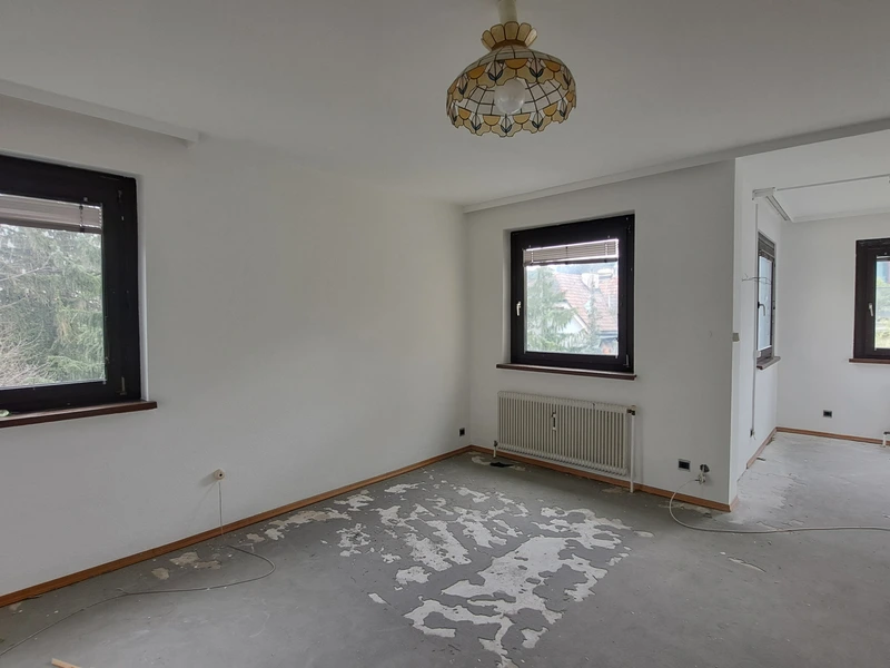 Sanierungsbedürftige 4-Zimmer Terrassen-Wohnung mit viel Potenzial!