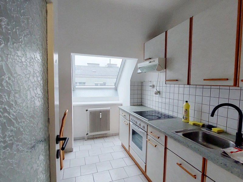 Helle 3-Zimmer-Wohnung mit separater Küche im Dachgeschoß
