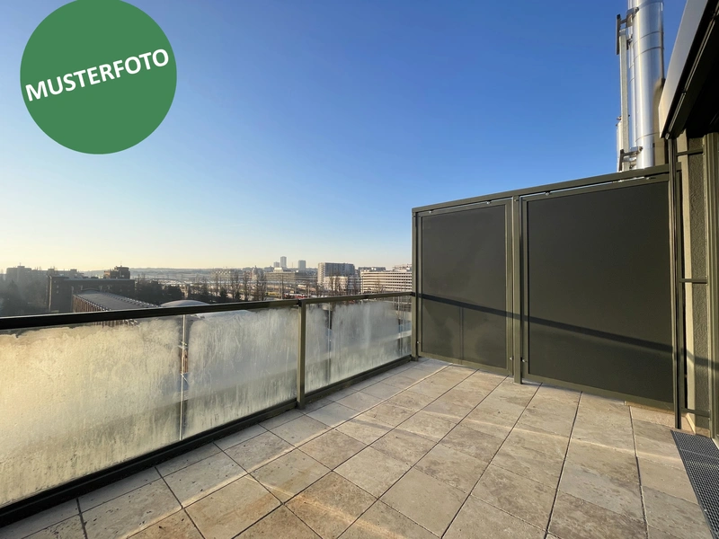 Moderne Dachgeschoss-Maisonette mit Charme und Aussicht