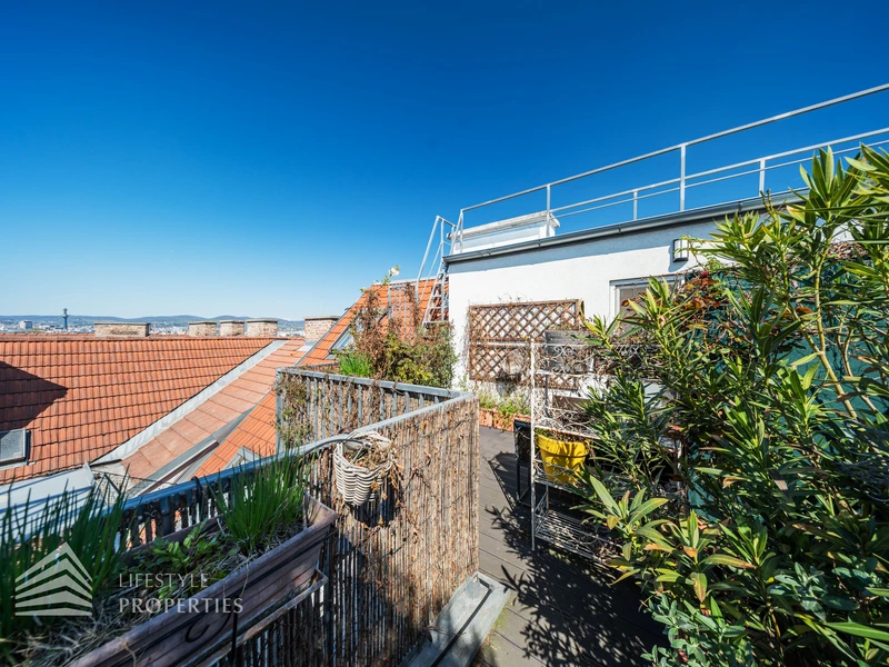 Elegante 3-Zimmer Dachgeschosswohnung mit Terrasse