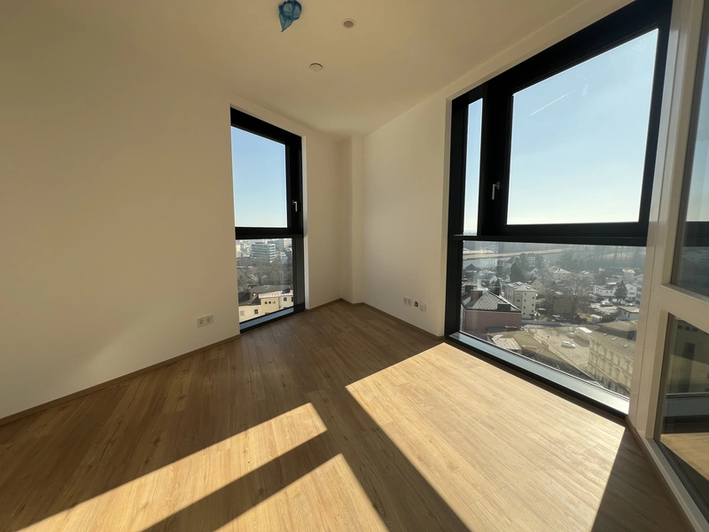 Ihr Traumzuhause im High Five! Wohnung mit 3 getrennten Räumen und Einbauküche sowie Loggia ab 01. Juni!