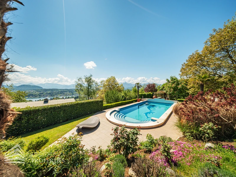 Prachtvolle Villa mit Pool und Garten mit Blick auf den Wörthersee und die mächtigen Karawanken