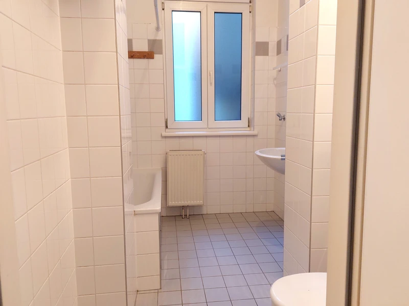 Ruhige Hoflage mit Balkon – Altbau-Charme im Herzen des 9. Bezirks