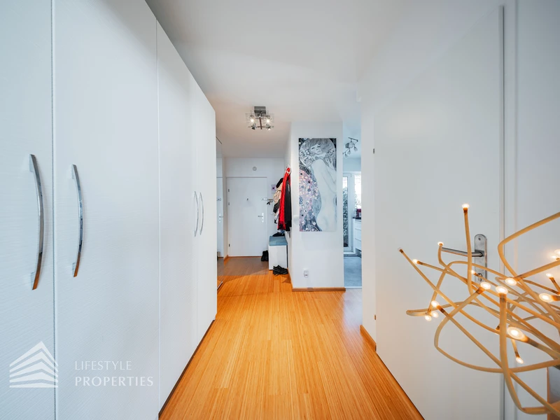 Elegante 3-Zimmer Dachgeschosswohnung mit Terrasse