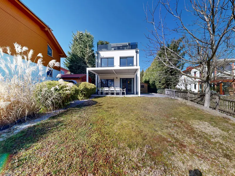 Premium Zweiparteienhaus (Haushälfte) mit Garten, Terrasse & eigenem Parkplatz