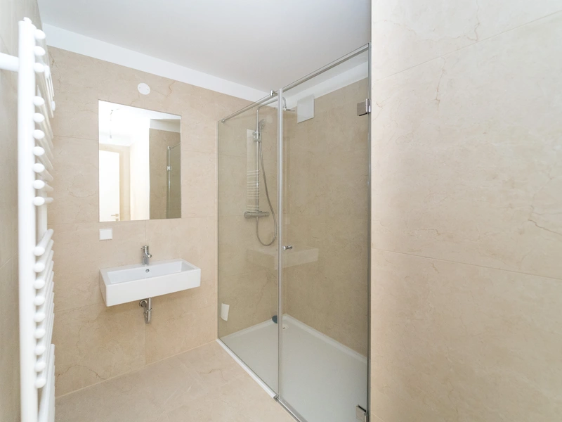 Der Himmel zum Greifen nah: Dachgeschoss-Maisonette mit Terrasse