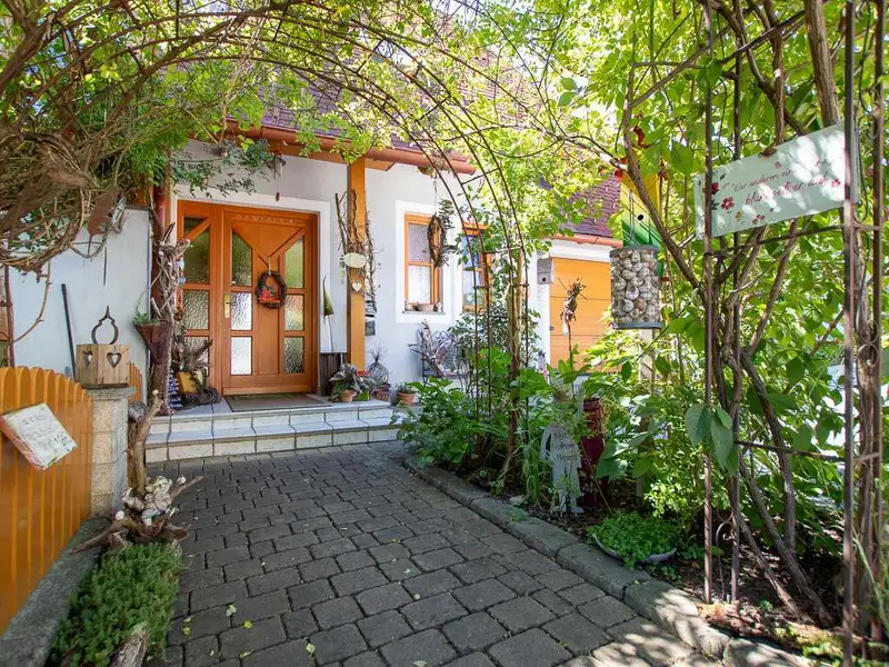Neuwertiges Einfamilienhaus in Mortantsch: 6 Zimmer, Garten, 2 Terrassen, Top-Ausstattung!