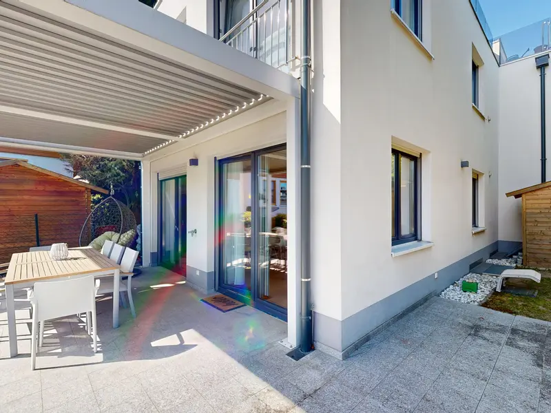 Premium Gartenwohnung in einem Zweiparteienhaus (Haushälfte) mit Terrasse & eigenem Parkplatz