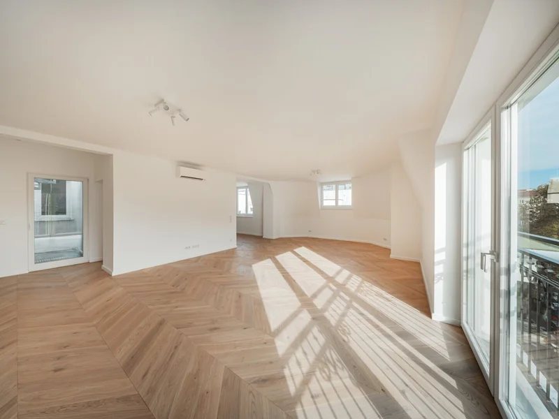 Wunderschöne 5-Zimmer-Dachgeschosswohnung – Erstbezug mit großer Dachterrasse!