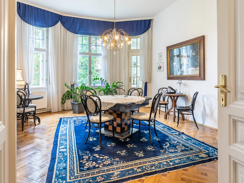Altbau-Residenz I Böcklinstraße I Wohnsalon/Klavier/Konzertzimmer I historische Veranda & Bleiglasfenster I Lift