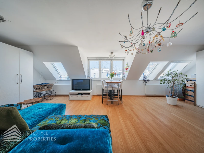 Elegante 3-Zimmer Dachgeschosswohnung mit Terrasse