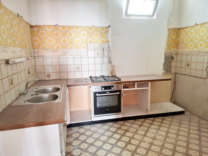 Altbaucharme trifft moderne Sanierung – Wohnen in Landstraße
