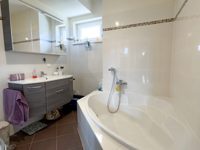 Moderne 4-Zimmer Gartenwohnung beim Badesee