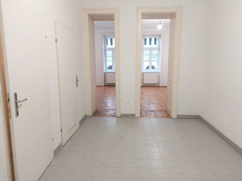 Altbaujuwel mit Blick auf die Canisiuskirche – Eleganz trifft Wiener Charme