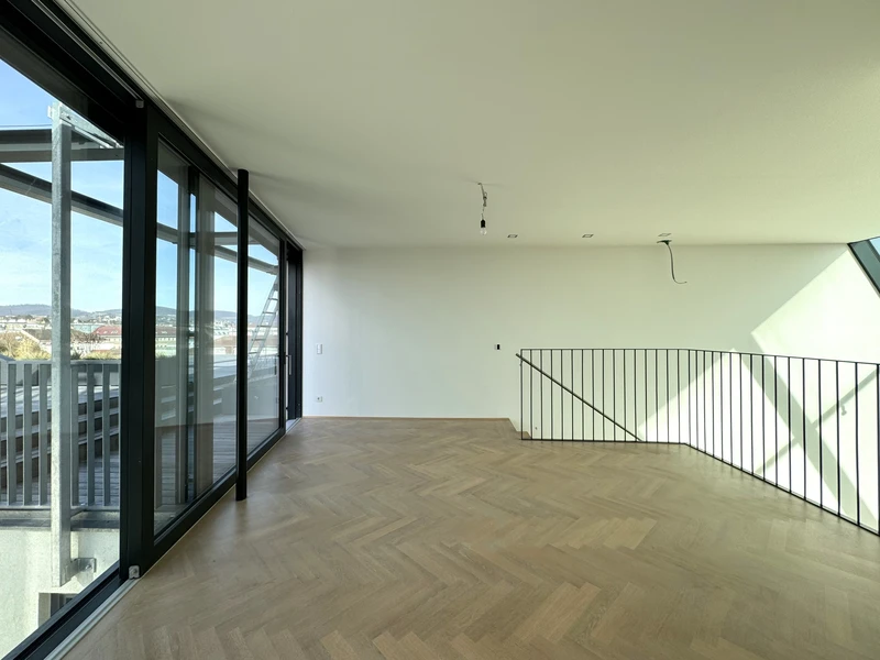 Spektakuläre Dachgeschoßmaisonette mit Terrassentraum und Blick auf die Canisiuskirche