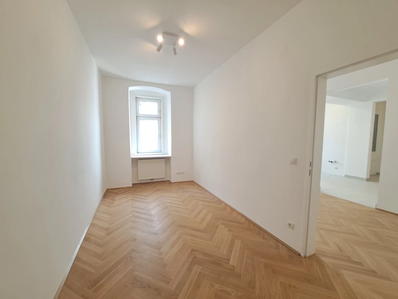 5 Zimmer-Altbauwohnung mit Balkon-Option im beliebten Stuwerviertel!