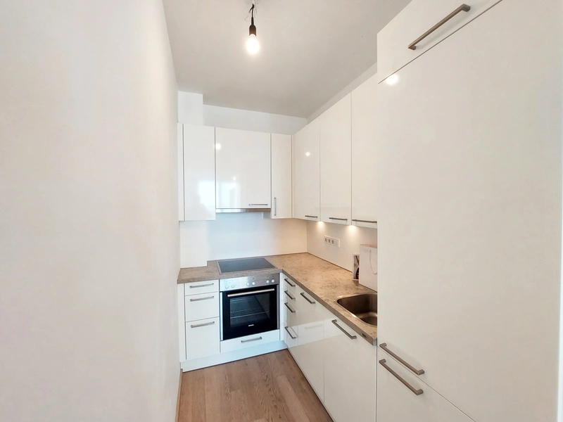 2-Zimmer-Wohnung mit Balkon im 16. OG mit sensationellem Weitblick!