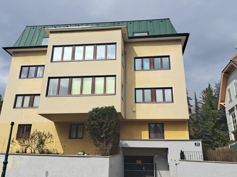 Sanierungsbedürftige 4-Zimmer Terrassen-Wohnung mit viel Potenzial!