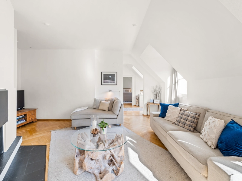 Großzügige Dachgeschoßwohnung mit Terrasse in Top-Lage!