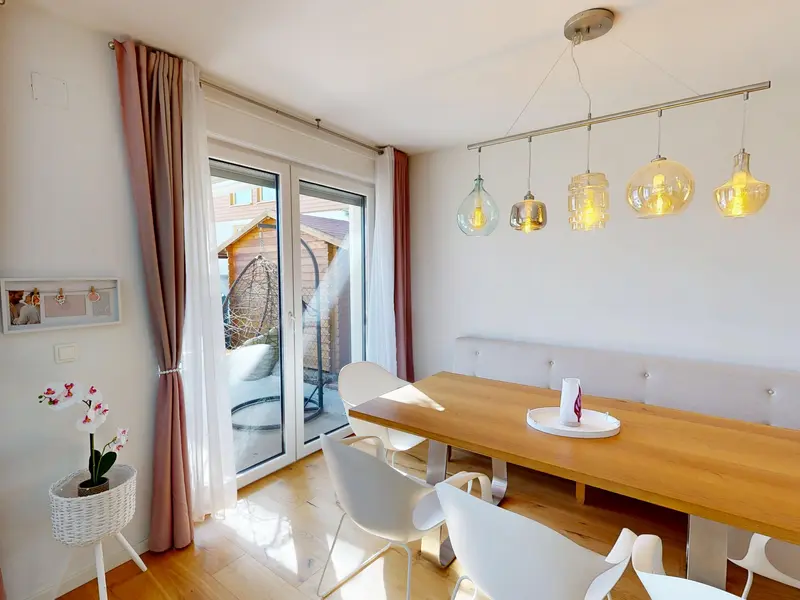 Premium Gartenwohnung in einem Zweiparteienhaus (Haushälfte) mit Terrasse & eigenem Parkplatz