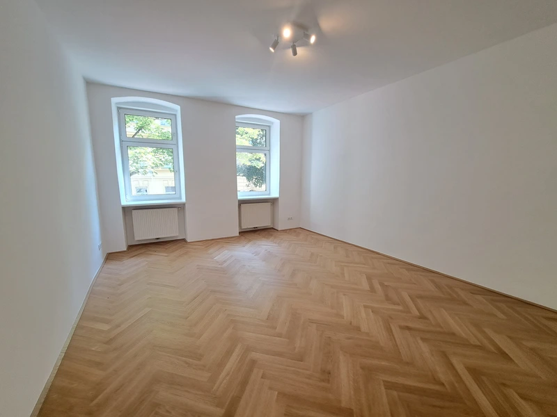 5 Zimmer-Altbauwohnung mit Balkon-Option im beliebten Stuwerviertel!
