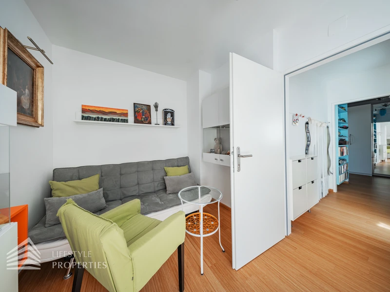 Elegante 3-Zimmer Dachgeschosswohnung mit Terrasse