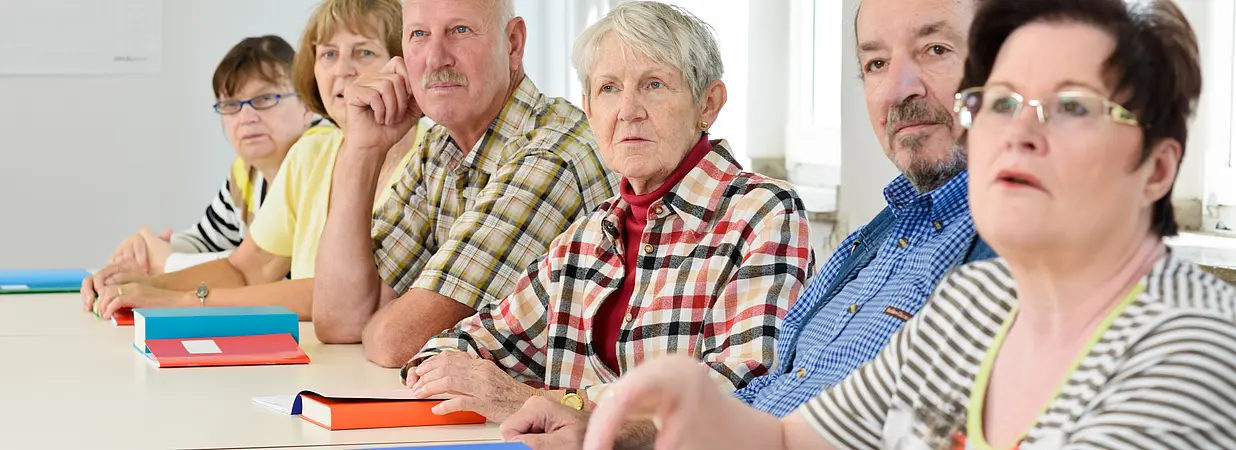 Eigentümerversammlung: Gruppe mir verschiedenen Personen
