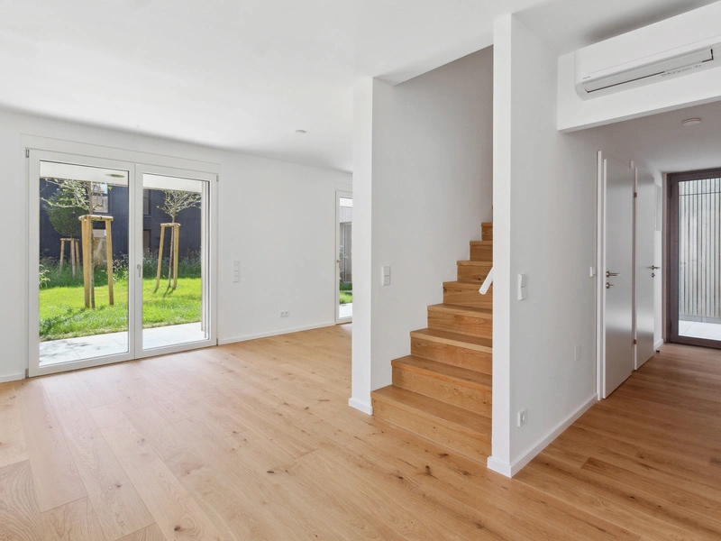 Vorsorgewohnung! - 6 Zimmer mit Freifläche!