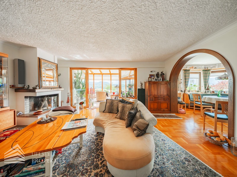 Prachtvolle Villa mit Pool und Garten mit Blick auf den Wörthersee und die mächtigen Karawanken