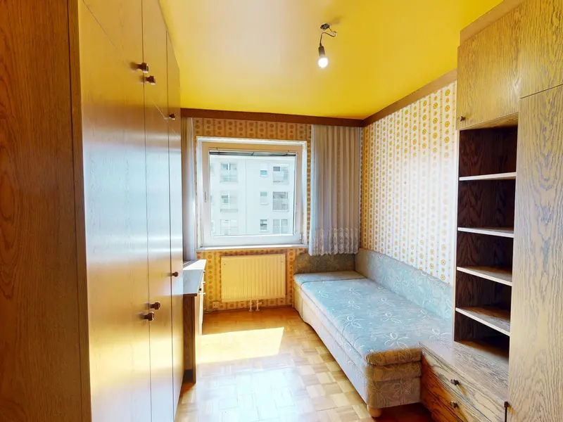 Modernisierungsbedürfte Wohnung im 5. Stock (mit Lift) sucht neue Eigentümer