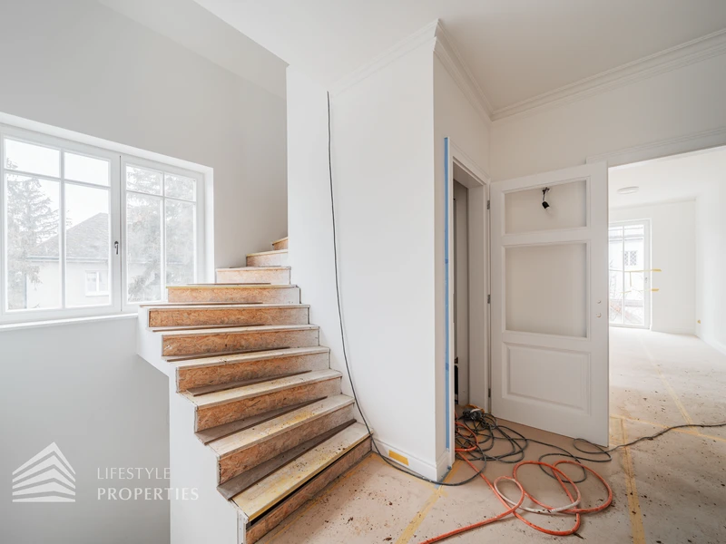 Exklusive, top-sanierte Stilaltbau-Villa mit Fernblick in Bestlage von Gersthof