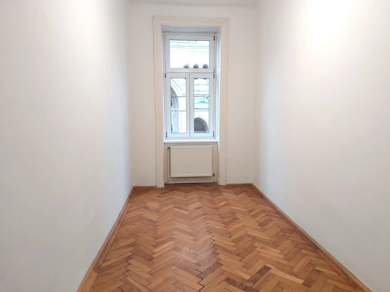 Altbaujuwel mit Blick auf die Canisiuskirche – Eleganz trifft Wiener Charme