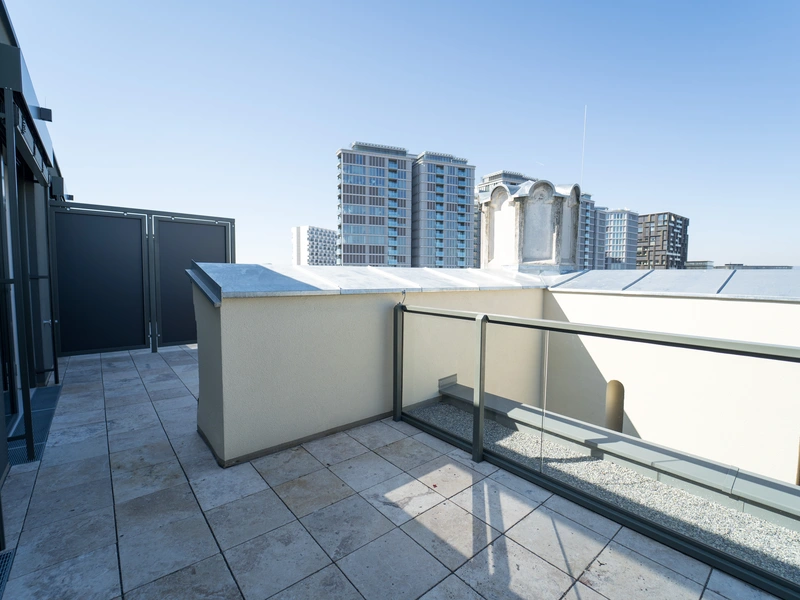 Der Himmel zum Greifen nah: Dachgeschoss-Maisonette mit Terrasse