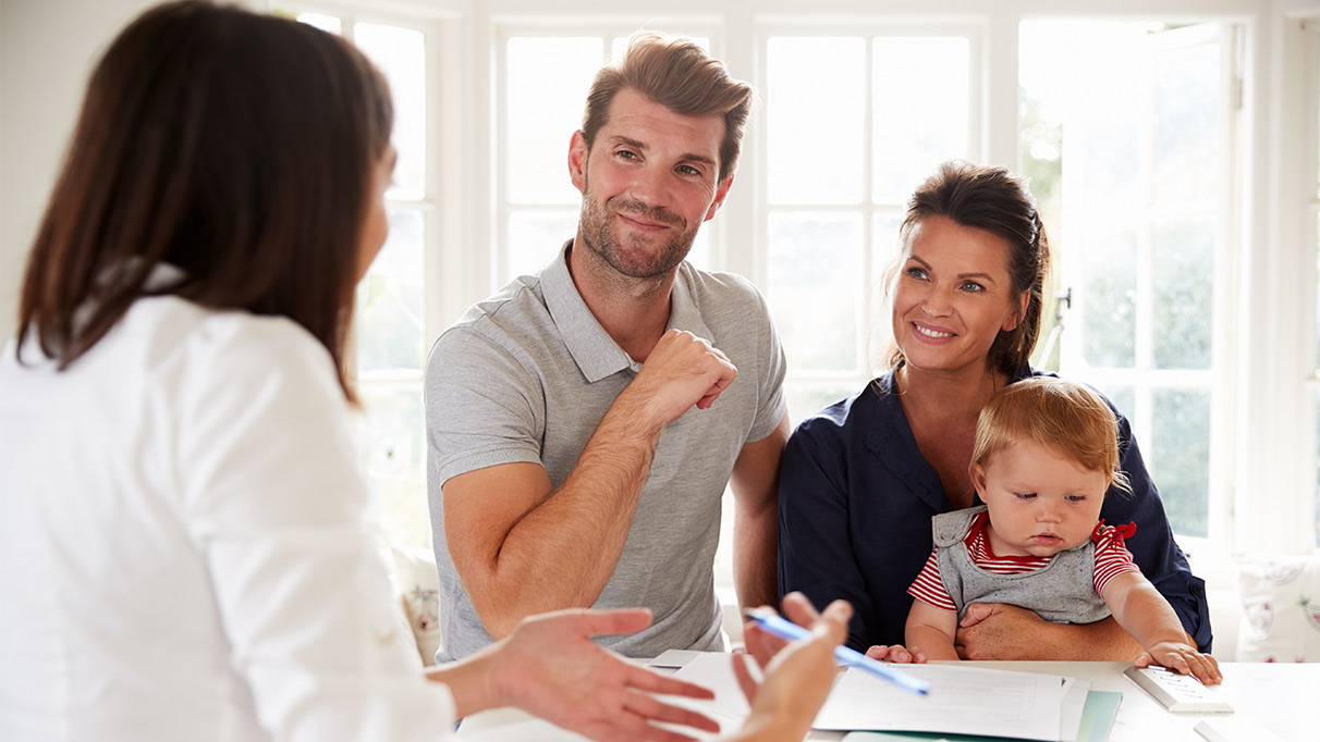 familie bei maklerin