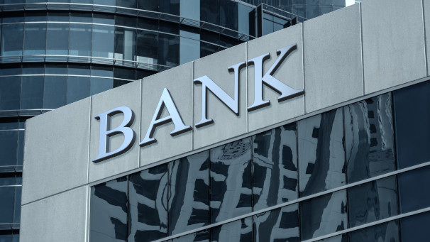 Die Bank berücksichtigt unterschiedliche Gegebenheiten beim Kreditnehmer bei der Berechnung des Zinssatzes.