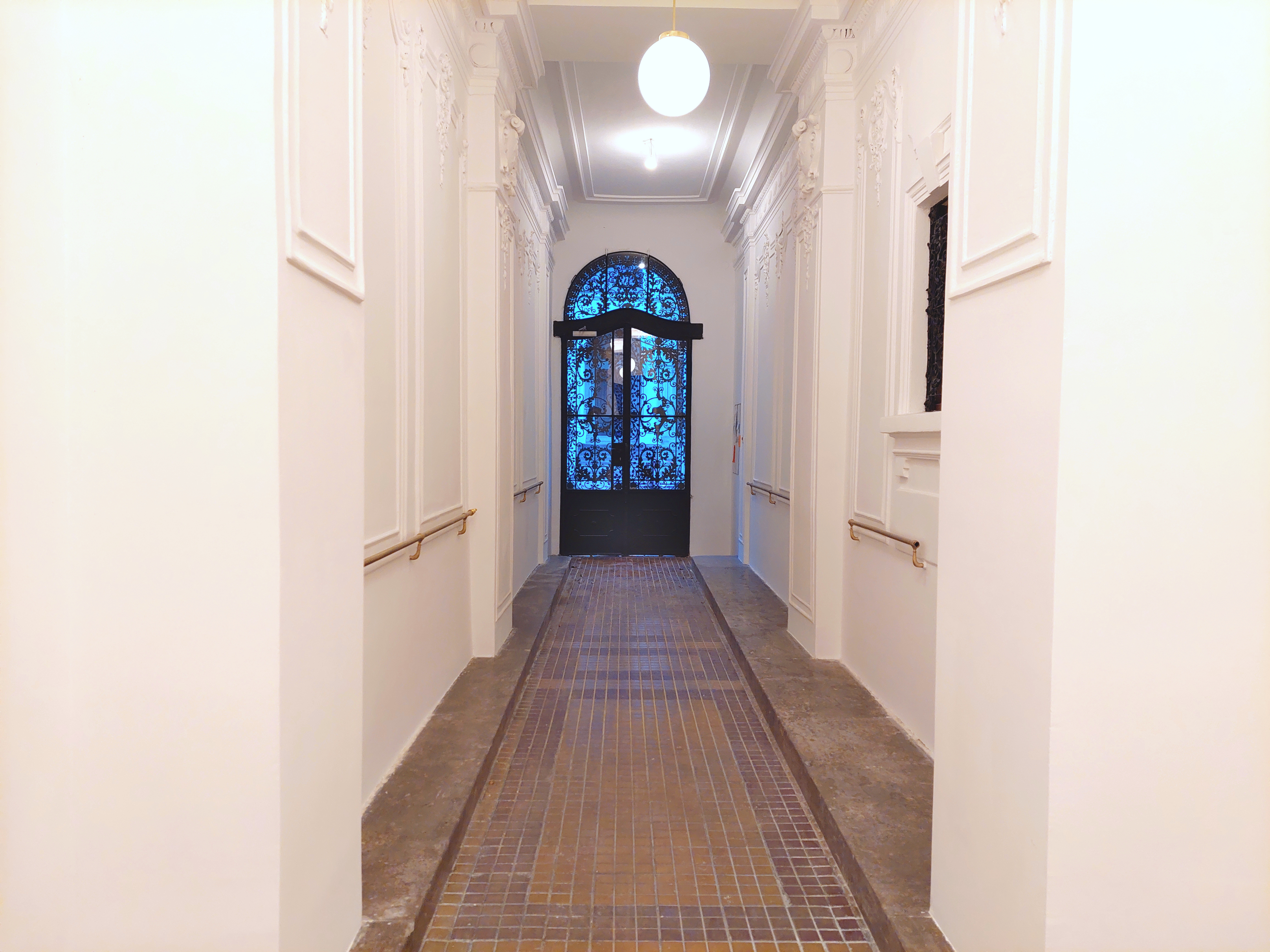 Ruhige Hoflage mit Balkon – Altbau-Charme im Herzen des 9. Bezirks